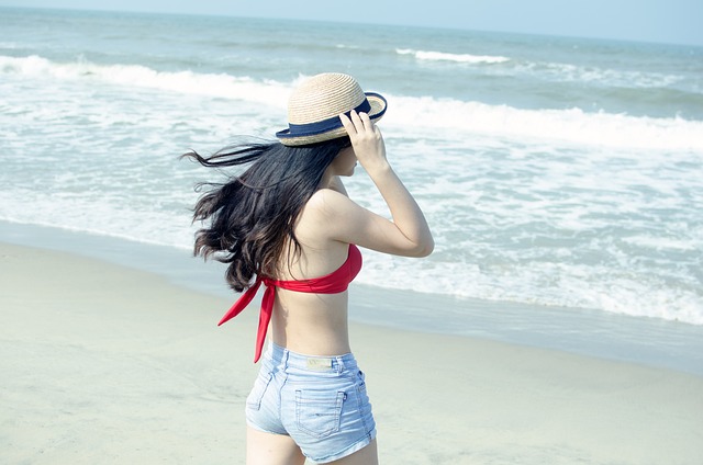 Bikini essentials: Hvad skal du have med til en dag på stranden?