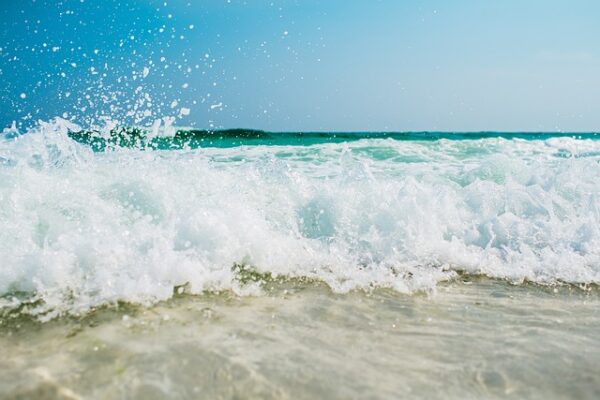 Vandsten som terapi: Helbredende egenskaber ved vandets beroligende lyd